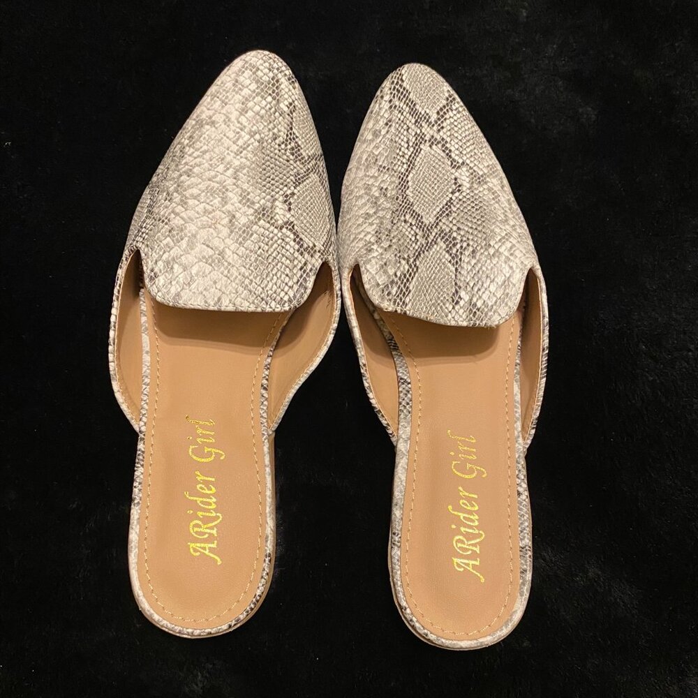 NWT A RIDER GIRL Snakeskin Mules Lt Grey Sz 8